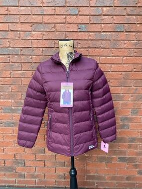 Lightweight Puffer Jacket in Deep Plum